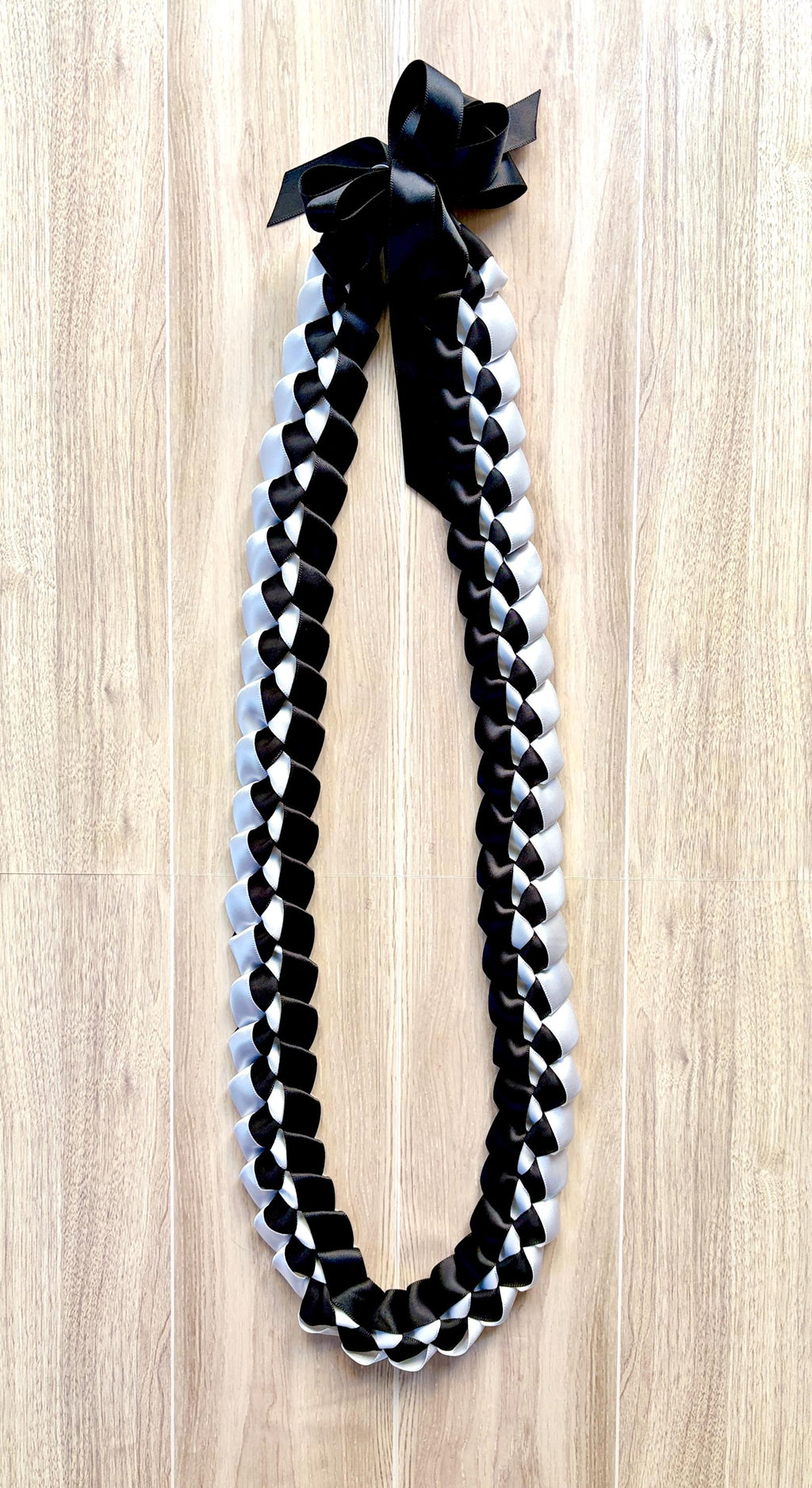 Black and White 5/8" Ribbon Lei